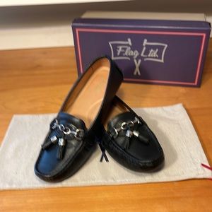 Flag Ltd. Women’s black leather slip on shoes. Size 9 medium.